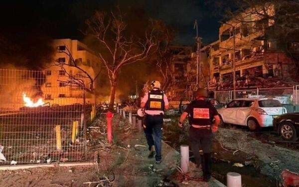 Rudal Iran Sukses Guncang Zionis, Rumah Sakit di Israel Dipenuhi Korban Luka Rudal Iran Sukses Guncang Zionis, Rumah Sakit di Israel Dipenuhi Korban Luka
