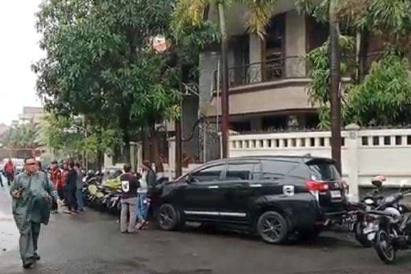 Rumah La Nyala Mattalitti Digeledah, KPK: Terkait Jabatannya di KONI Jatim Rumah La Nyala Mattalitti Digeledah, KPK: Terkait Jabatannya di KONI Jatim