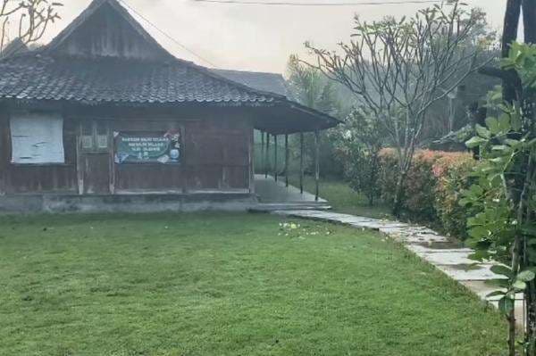 Di Mana Rumah Jokowi saat Kecil? Ternyata di Boyolali dengan Dinding dari Kayu Di Mana Rumah Jokowi saat Kecil? Ternyata di Boyolali dengan Dinding dari Kayu