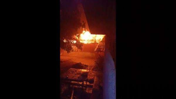 Erupsi Gunung Lewotobi, Rekaman Video Amatir: Hujan Batu hingga Rumah Terbakar Erupsi Gunung Lewotobi, Rekaman Video Amatir: Hujan Batu hingga Rumah Terbakar