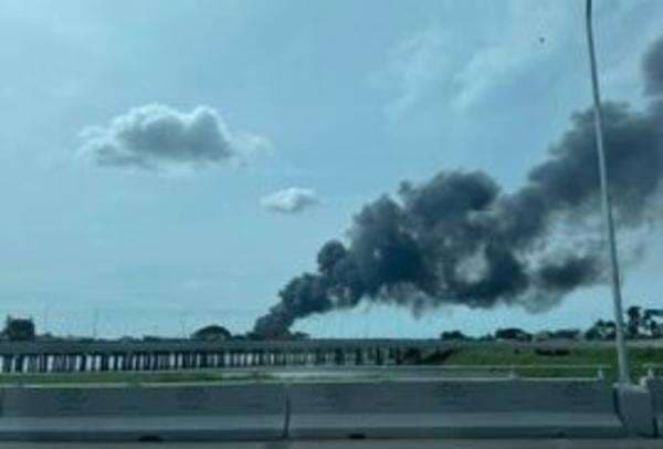 Runway 3 Bandara Soetta Ditutup Sementara Imbas Asap Kebakaran Gudang Plastik Runway 3 Bandara Soetta Ditutup Sementara Imbas Asap Kebakaran Gudang Plastik