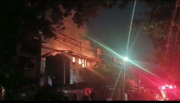 Rusun Klender Terbakar, Ini Kesaksian Penghuni saat Api Menjalar Rusun Klender Terbakar, Ini Kesaksian Penghuni saat Api Menjalar