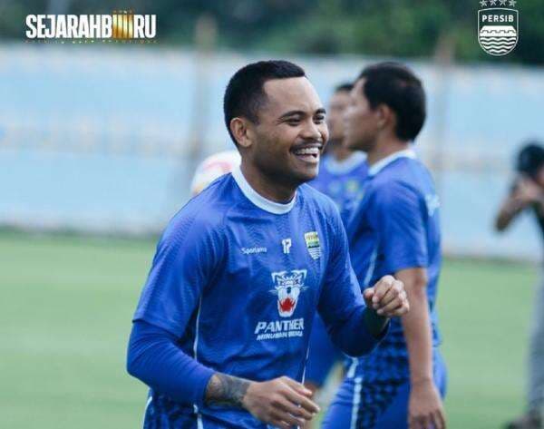 Kisah Saddil Ramdani, Tetap Beri Dukungan ke Sabah FC meski Sudah Pindah ke Persib Bandung Kisah Saddil Ramdani, Tetap Beri Dukungan ke Sabah FC meski Sudah Pindah ke Persib Bandung