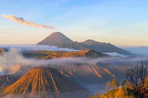 Salju Tarik 18.402 Wisatawan Kunjungi Gunung Bromo selama 5 Hari Salju Tarik 18.402 Wisatawan Kunjungi Gunung Bromo selama 5 Hari