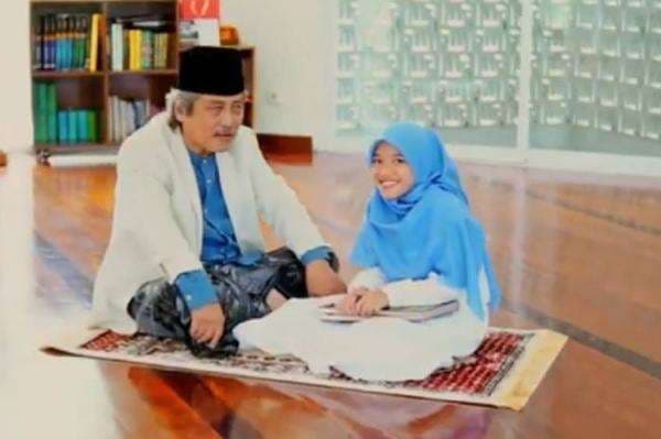 Sam Bimbo Nyanyikan Lagi Lagu Rindu Rasul Bareng Cucu, Libatkan Orkestra asal Hongaria Sam Bimbo Nyanyikan Lagi Lagu Rindu Rasul Bareng Cucu, Libatkan Orkestra asal Hongaria