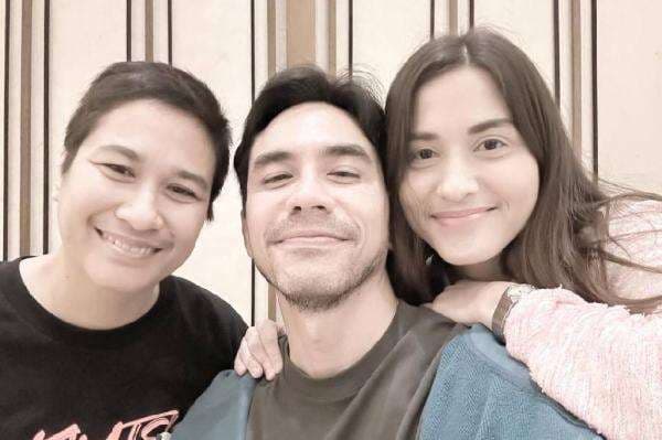 Heboh Adik Darius Sinathrya Mualaf, Dapat Hidayah usai 2 Nazar Terkabul Heboh Adik Darius Sinathrya Mualaf, Dapat Hidayah usai 2 Nazar Terkabul