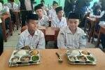 Santap Makan Bergizi Gratis Perdana, Siswa Depok: Terima Kasih Pak Prabowo Santap Makan Bergizi Gratis Perdana, Siswa Depok: Terima Kasih Pak Prabowo
