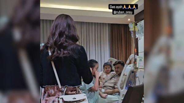Sarwendah Akhirnya Besuk Ruben Onsu di Rumah Sakit Sarwendah Akhirnya Besuk Ruben Onsu di Rumah Sakit