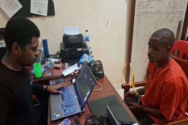 Satgas Ops Damai Cartenz Tangkap 8 Penyerang Guru dan Nakes di Yakuhimo Satgas Ops Damai Cartenz Tangkap 8 Penyerang Guru dan Nakes di Yakuhimo