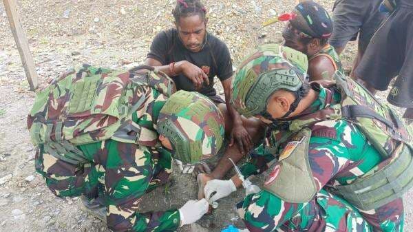 Satgas Yonif 715/Motuliato Terus Tingkatkan Kesehatan Warga Puncak Jaya Satgas Yonif 715/Motuliato Terus Tingkatkan Kesehatan Warga Puncak Jaya