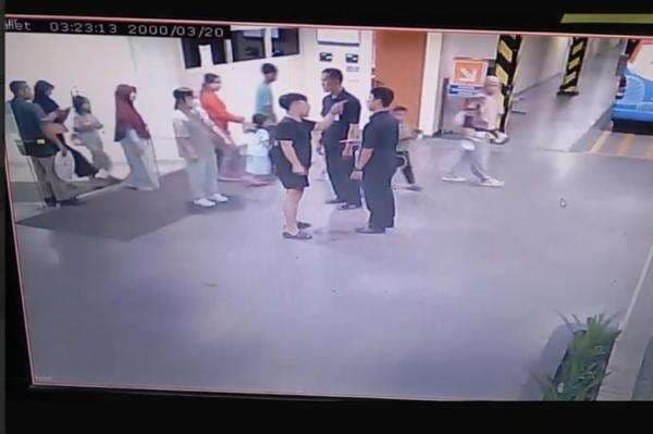 Pihak Satpam RS Mitra Keluarga Bekasi Tolak Damai, Minta Pelaku Penganiayaan Dihukum Berat Pihak Satpam RS Mitra Keluarga Bekasi Tolak Damai, Minta Pelaku Penganiayaan Dihukum Berat