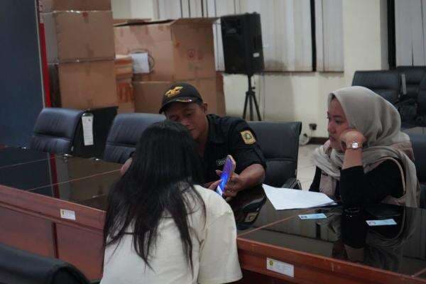 11 PSK di Cibinong Bogor Terjaring Razia, Ada yang Positif HIV-AIDS 11 PSK di Cibinong Bogor Terjaring Razia, Ada yang Positif HIV-AIDS