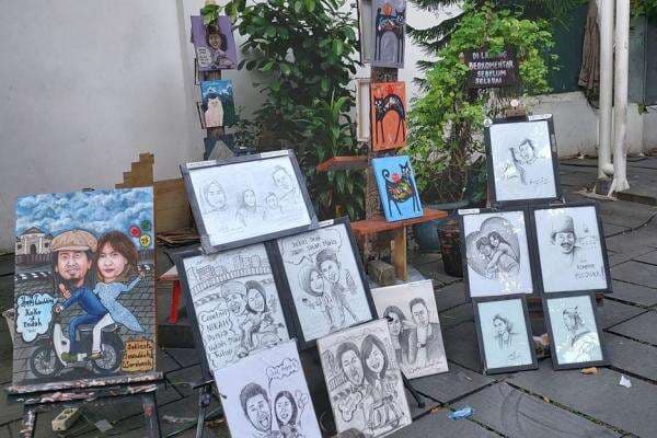 Satu Kuas, Satu Cerita: Lukisan Wajah dari Pinggir Jalan Kota Tua Satu Kuas, Satu Cerita: Lukisan Wajah dari Pinggir Jalan Kota Tua