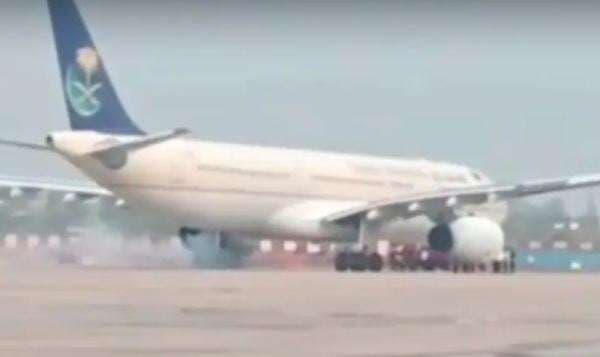 Pesawat Saudi Airlines Bawa Jemaah Haji Nyaris Terbakar Pesawat Saudi Airlines Bawa Jemaah Haji Nyaris Terbakar