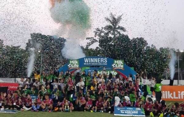 SDN Ngagel Rejo I dan SDN Ketabang I Juara MilkLife Soccer Challenge Surabaya