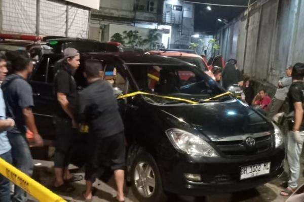 Jambi Geger! Sejoli Ditemukan Tewas dalam Mobil Terparkir di Swalayan Jambi Geger! Sejoli Ditemukan Tewas dalam Mobil Terparkir di Swalayan