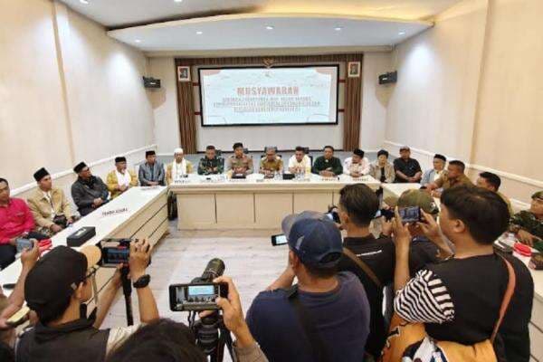 Sejumlah Tokoh Agama Bertemu di Polres Sukabumi, Insiden Cidahu Berakhir Damai Sejumlah Tokoh Agama Bertemu di Polres Sukabumi, Insiden Cidahu Berakhir Damai