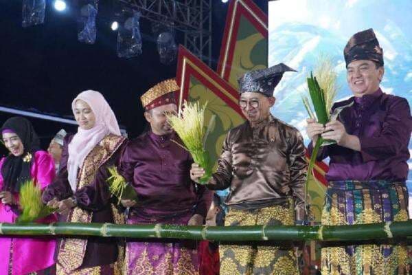 Sekjen DPD RI Komjen M Iqbal Optimistis Riau Jadi Provinsi Maju Sekjen DPD RI Komjen M Iqbal Optimistis Riau Jadi Provinsi Maju