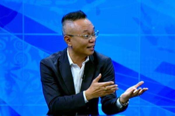 Blak-blakan! Ade Darmawan Ungkap Makna Baju Biru di Balik Kisruh Ijazah Jokowi Blak-blakan! Ade Darmawan Ungkap Makna Baju Biru di Balik Kisruh Ijazah Jokowi