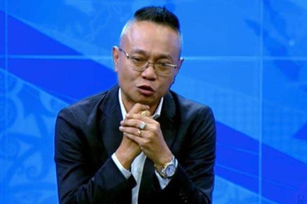 Ade Darmawan soal Baju Biru di Balik Kisruh Ijazah Jokowi: Kalau Tersinggung, Mohon Maaf Ade Darmawan soal Baju Biru di Balik Kisruh Ijazah Jokowi: Kalau Tersinggung, Mohon Maaf