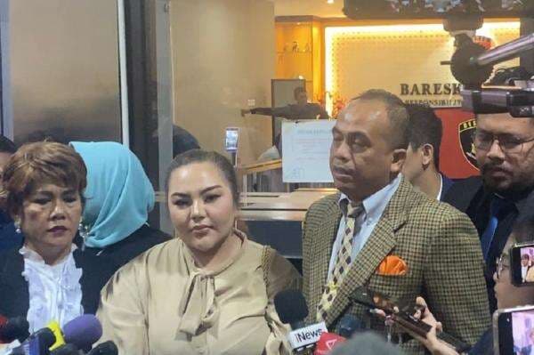 Lisa Mariana Selesai Jalani Tes DNA, Tunggu Kepastian Status Anak Lisa Mariana Selesai Jalani Tes DNA, Tunggu Kepastian Status Anak