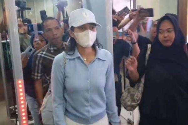 Azizah Salsha Istri Pratama Arhan Datangi Bareskrim, Laporkan Akun Medsos Azizah Salsha Istri Pratama Arhan Datangi Bareskrim, Laporkan Akun Medsos