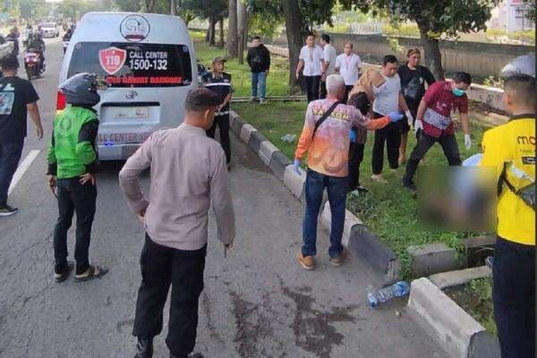 Semarang Gempar! Perempuan Muda Bakar Diri di Samping Pos Polisi Semarang Gempar! Perempuan Muda Bakar Diri di Samping Pos Polisi