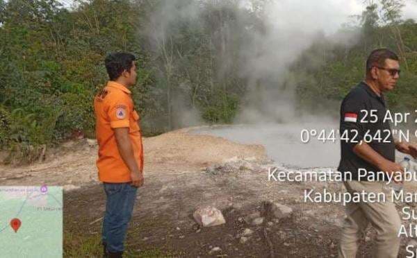 15 Titik Semburan Lumpur Panas Muncul di Mandailing Natal, Warga Cium Belerang 15 Titik Semburan Lumpur Panas Muncul di Mandailing Natal, Warga Cium Belerang
