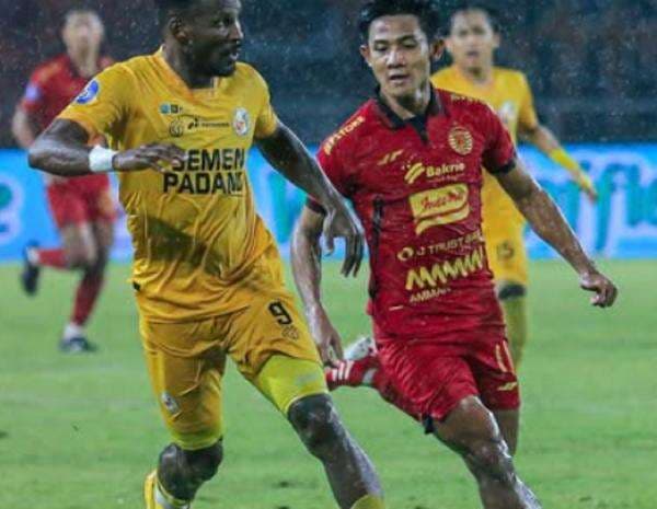 Sikat Persija Jakarta, Pelatih Semen Padang Bersyukur Jaga Peluang Bertahan di Liga 1 Sikat Persija Jakarta, Pelatih Semen Padang Bersyukur Jaga Peluang Bertahan di Liga 1