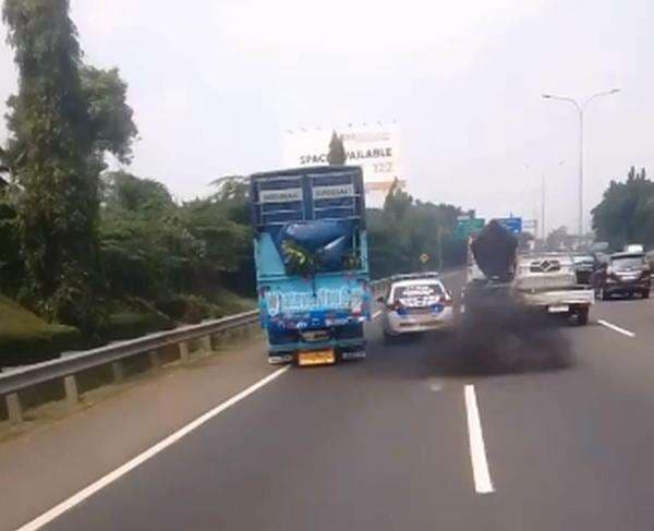 Sempat Viral, Sopir Truk Kejar-kejaran di Tol Akhirnya Ditilang Sempat Viral, Sopir Truk Kejar-kejaran di Tol Akhirnya Ditilang
