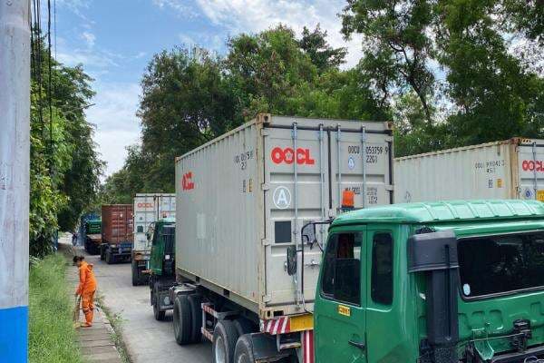 Senin, KSOP Batasi Aktivitas Bongkar Muat Barang di Pelabuhan Tanjung Priok Senin, KSOP Batasi Aktivitas Bongkar Muat Barang di Pelabuhan Tanjung Priok