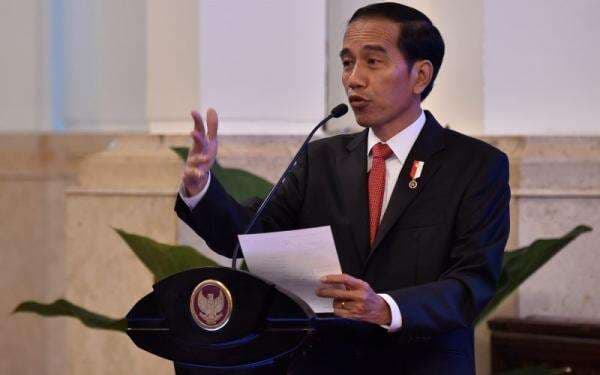 Sentil Pejabat Habiskan Anggaran untuk Rapat dan Studi Banding, Jokowi: Itu Masa Lalu Sentil Pejabat Habiskan Anggaran untuk Rapat dan Studi Banding, Jokowi: Itu Masa Lalu