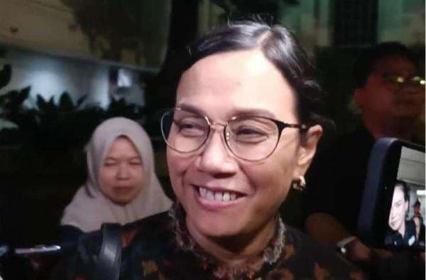 Sri Mulyani Senyum Semringah saat Ditanya soal Kabar Mundur dari Kabinet Merah Putih Sri Mulyani Senyum Semringah saat Ditanya soal Kabar Mundur dari Kabinet Merah Putih