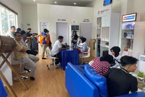 Serambi MyPertamina Hadir di KM 43 Tol Merak-Jakarta, Pemudik Bisa Cukur dan Pijat Gratis Serambi MyPertamina Hadir di KM 43 Tol Merak-Jakarta, Pemudik Bisa Cukur dan Pijat Gratis