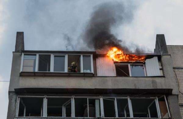 Drone Rusia Serang Apartemen dan Rumah di Kyiv, 7 Terluka Drone Rusia Serang Apartemen dan Rumah di Kyiv, 7 Terluka