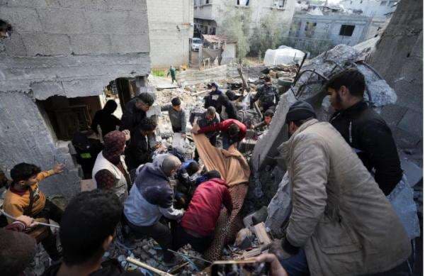 Serangan Israel Tewaskan 70 Warga Palestina, Mayoritas Anak-Anak dan Wanita Serangan Israel Tewaskan 70 Warga Palestina, Mayoritas Anak-Anak dan Wanita