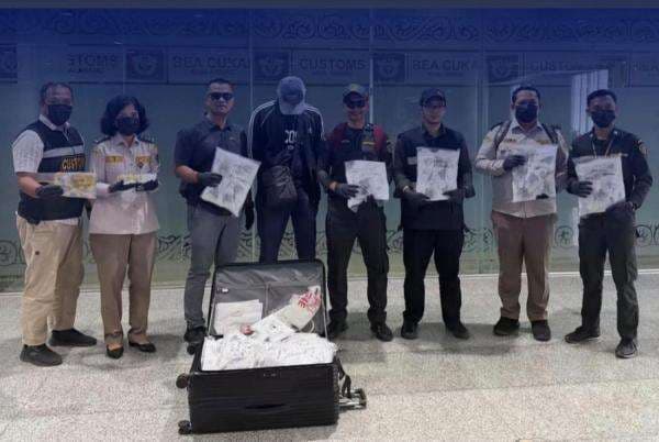 Balai Karantina dan Bea Cukai Gagalkan Penyelundupan 6.727 Serangga ke Vietnam Balai Karantina dan Bea Cukai Gagalkan Penyelundupan 6.727 Serangga ke Vietnam