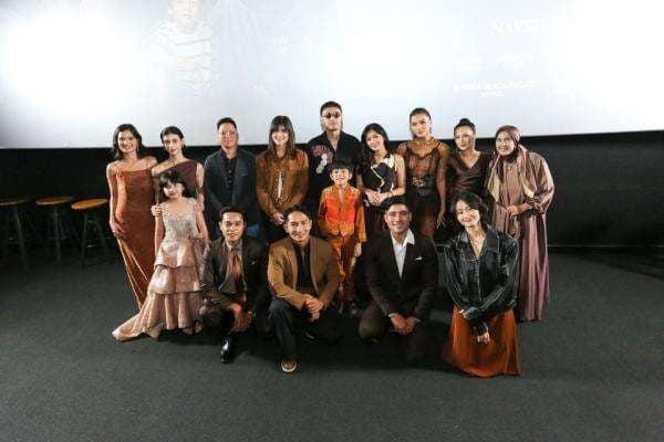 Series Catatan Hati Seorang Istri Rilis 22 Agustus di Balik Pernikahan yang Tampak Sempurna, Ada Kisah yang Tak Pernah Terucap Series Catatan Hati Seorang Istri Rilis 22 Agustus di Balik Pernikahan yang Tampak Sempurna, Ada Kisah yang Tak Pernah Terucap