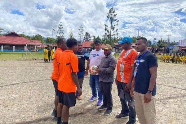 Seru! Gelar Turnamen Futsal, Legislator Partai Perindo Dedenip J Singpanki Beri Ruang Kebersamaan untuk Anak Muda Pegunungan Bintang Seru! Gelar Turnamen Futsal, Legislator Partai Perindo Dedenip J Singpanki Beri Ruang Kebersamaan untuk Anak Muda Pegunungan Bintang
