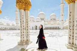Shandy Aulia Cantik Pakai Gamis saat Kunjungi Masjid di Dubai, Netizen: Login Kah?