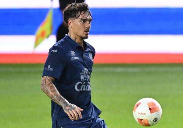Adu Gaji Shayne Pattynama di KAS Eupen dengan Buriram United, bak Bumi dan Langit Adu Gaji Shayne Pattynama di KAS Eupen dengan Buriram United, bak Bumi dan Langit