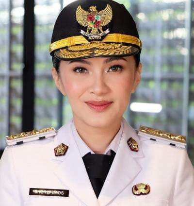 Potret Sherly Tjoanda yang Resmi Dilantik Jadi Gubernur Maluku Utara, Wajah Full Makeup Jadi Sorotan Potret Sherly Tjoanda yang Resmi Dilantik Jadi Gubernur Maluku Utara, Wajah Full Makeup Jadi Sorotan