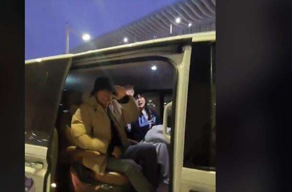 Shin Tae-yong Akhirnya Sampai Korea Selatan, Langsung Dijemput sang Istri Tercinta Shin Tae-yong Akhirnya Sampai Korea Selatan, Langsung Dijemput sang Istri Tercinta