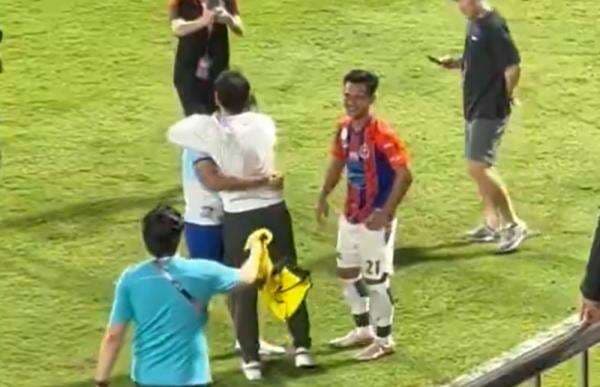Nonton Langsung Port FC vs Bangkok United, Shin Tae-yong Peluk Hangat Asnawi Mangkualam dan Pratama Arhan Nonton Langsung Port FC vs Bangkok United, Shin Tae-yong Peluk Hangat Asnawi Mangkualam dan Pratama Arhan