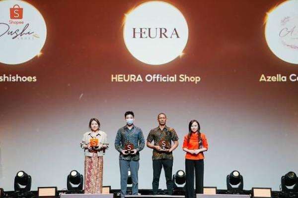Shopee Super Awards 2023 Beri Apresiasi kepada 33 Mitra Shopee Super Awards 2023 Beri Apresiasi kepada 33 Mitra