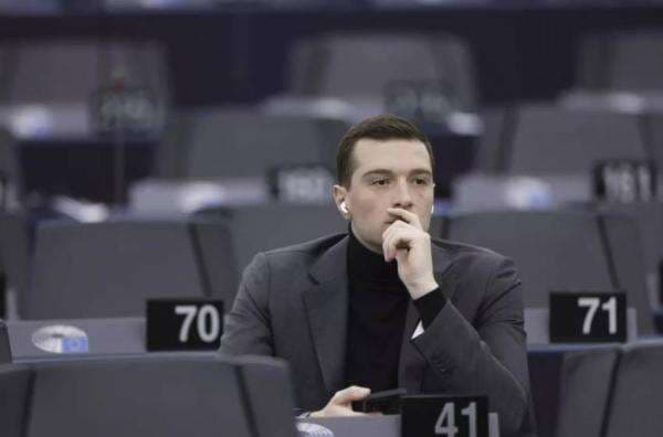 Siapa Jordan Bardella? Politikus Muda Prancis yang Bersinar karena Menggunakan TikTok Siapa Jordan Bardella? Politikus Muda Prancis yang Bersinar karena Menggunakan TikTok