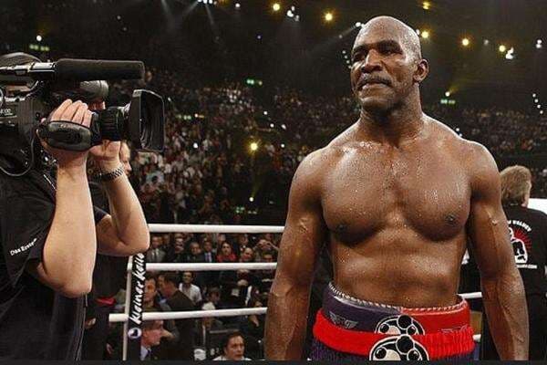Siapa Petinju yang Bikin Evander Holyfield Kesal? Ternyata Bukan Mike Tyson Siapa Petinju yang Bikin Evander Holyfield Kesal? Ternyata Bukan Mike Tyson