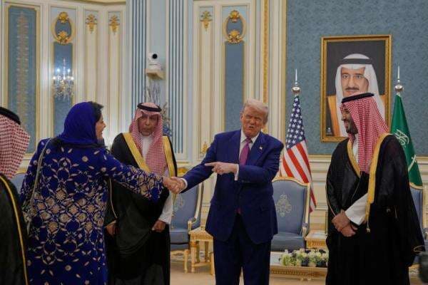 Siapa Putri Reema? Anggota Keluarga Kerajaan Saudi Pertama yang Berjabat Tangan dengan Trump Siapa Putri Reema? Anggota Keluarga Kerajaan Saudi Pertama yang Berjabat Tangan dengan Trump
