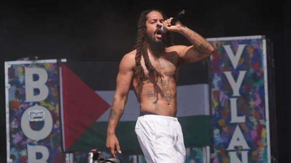 Siapa Bob Vylan? Rapper Kontroversial Asal AS yang Kutuk IDF saat Konser di Glastonbury Siapa Bob Vylan? Rapper Kontroversial Asal AS yang Kutuk IDF saat Konser di Glastonbury
