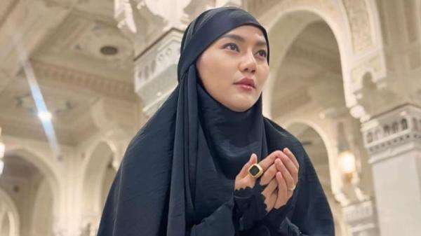 Siapa Siti Septi Ariyanti? Selebgram yang Diselingkuhi Suami saat Pergi Umrah Siapa Siti Septi Ariyanti? Selebgram yang Diselingkuhi Suami saat Pergi Umrah